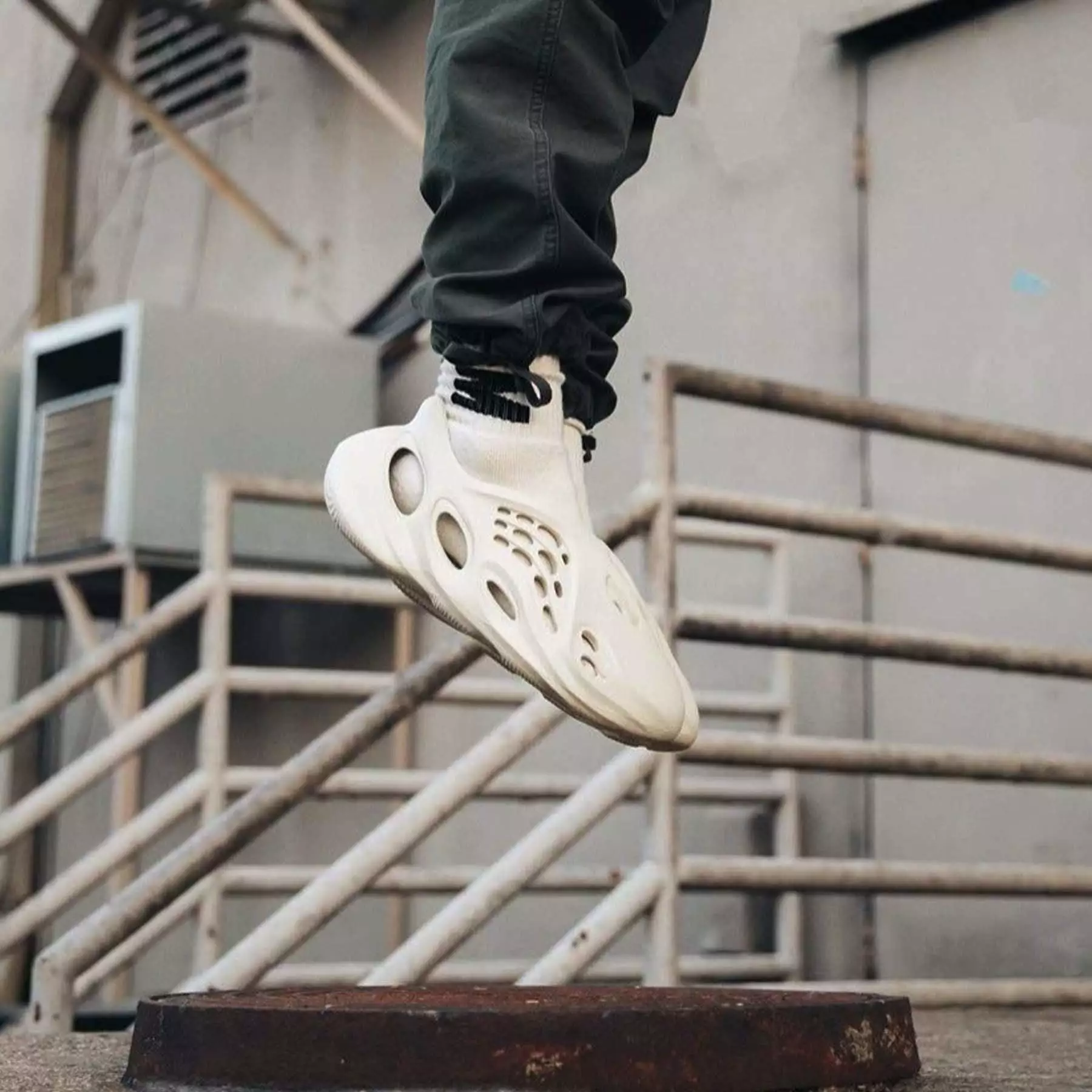 Adidas Yeezy Foam RNNR “Sand”