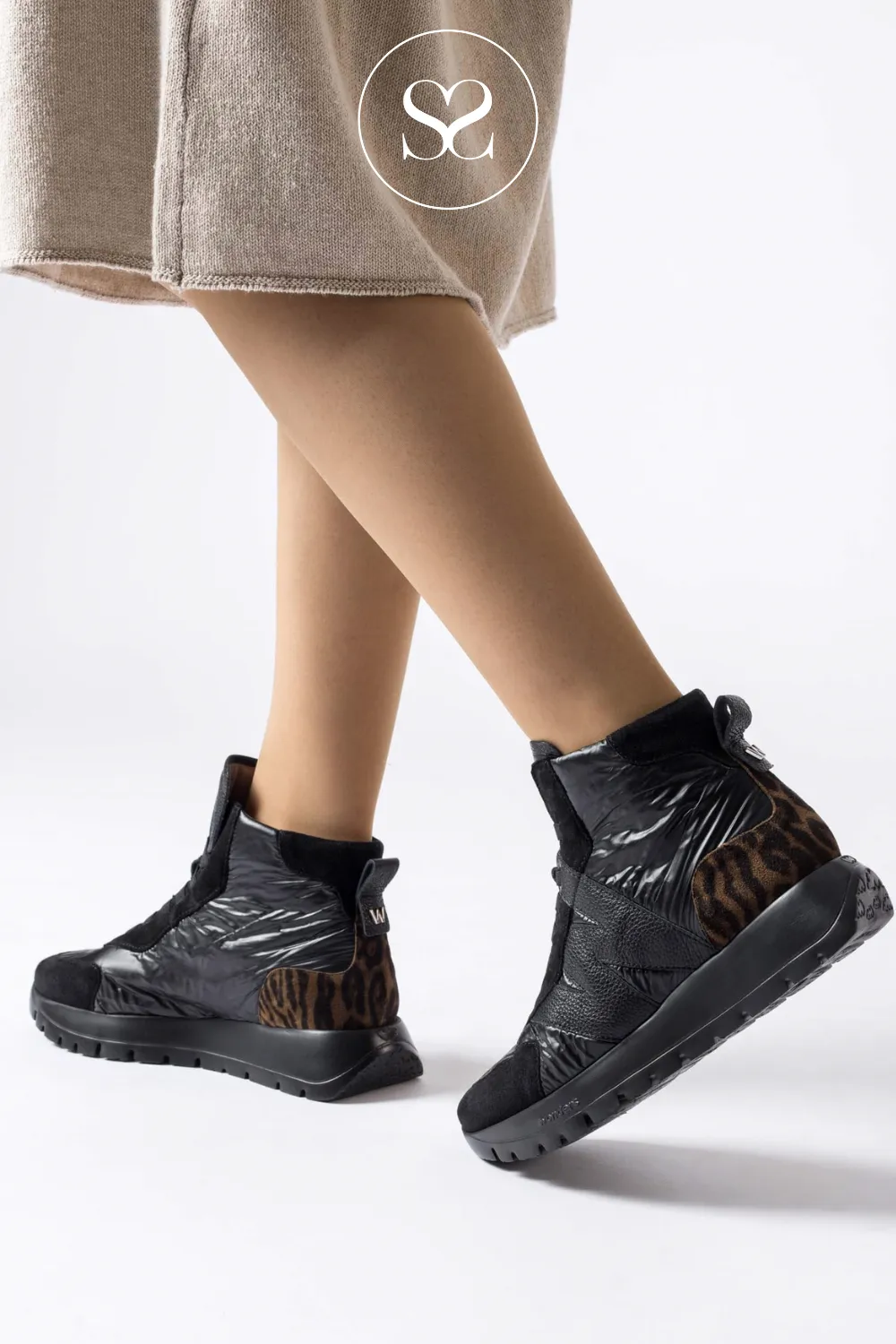 WONDERS A-2471 BLACK/LEOPARD PULL ON TRAINER BOOTS