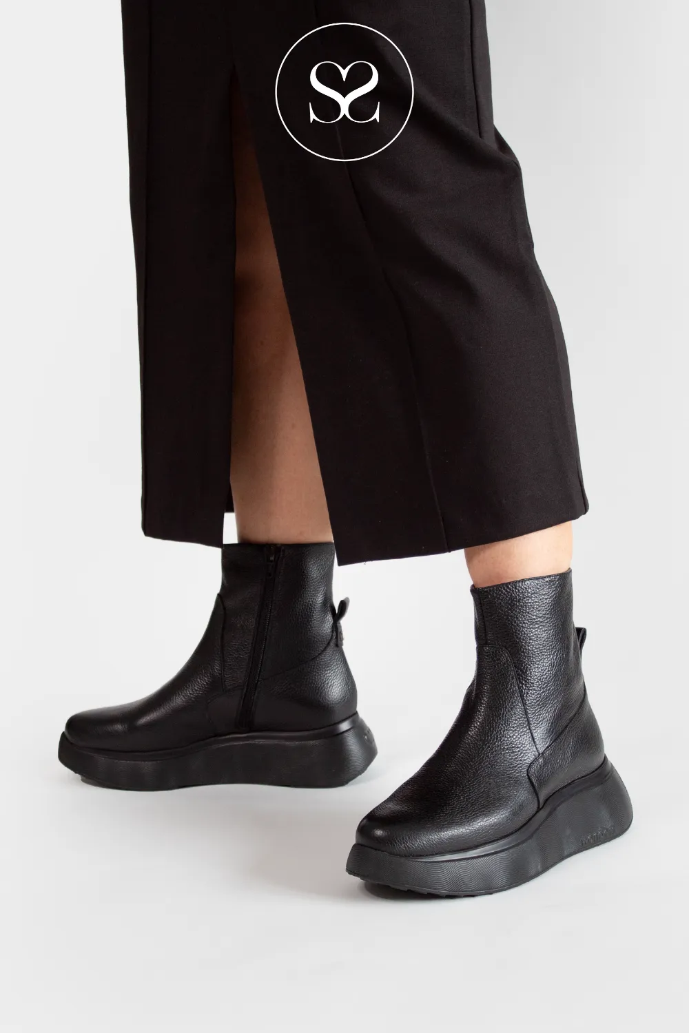 WONDERS A-3616 BLACK LEATHER WEDGE ANKLE BOOTS