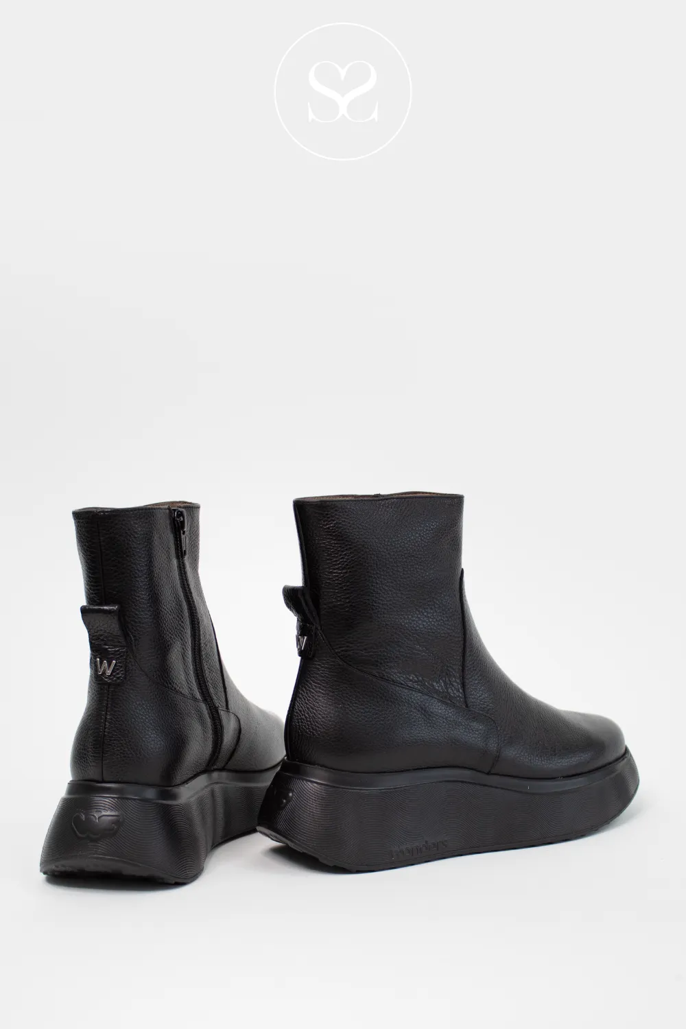 WONDERS A-3616 BLACK LEATHER WEDGE ANKLE BOOTS