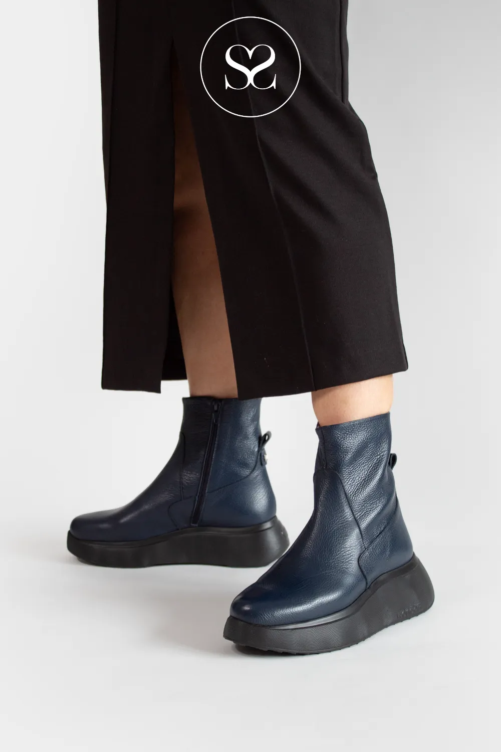 WONDERS A-3616 NAVY LEATHER WEDGE ANKLE BOOTS