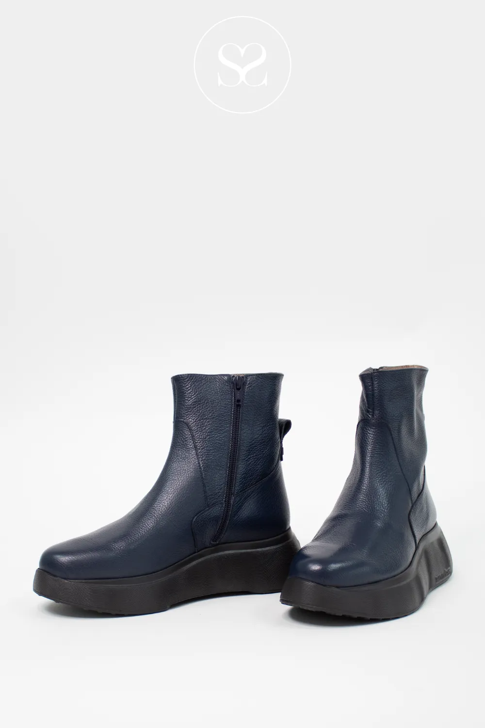 WONDERS A-3616 NAVY LEATHER WEDGE ANKLE BOOTS