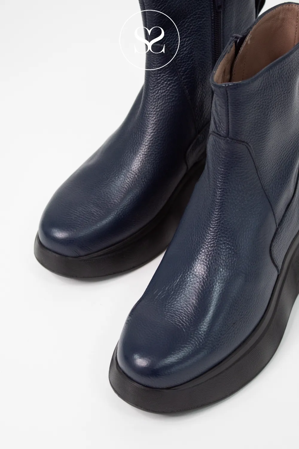 WONDERS A-3616 NAVY LEATHER WEDGE ANKLE BOOTS