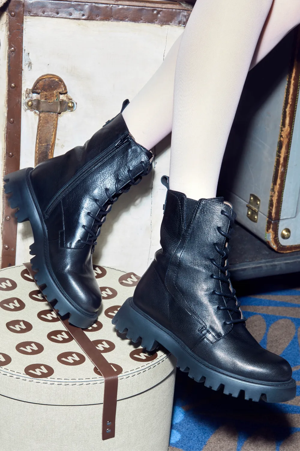 WONDERS C-7502 BLACK LEATHER MILITARY ANKLE BOOTS