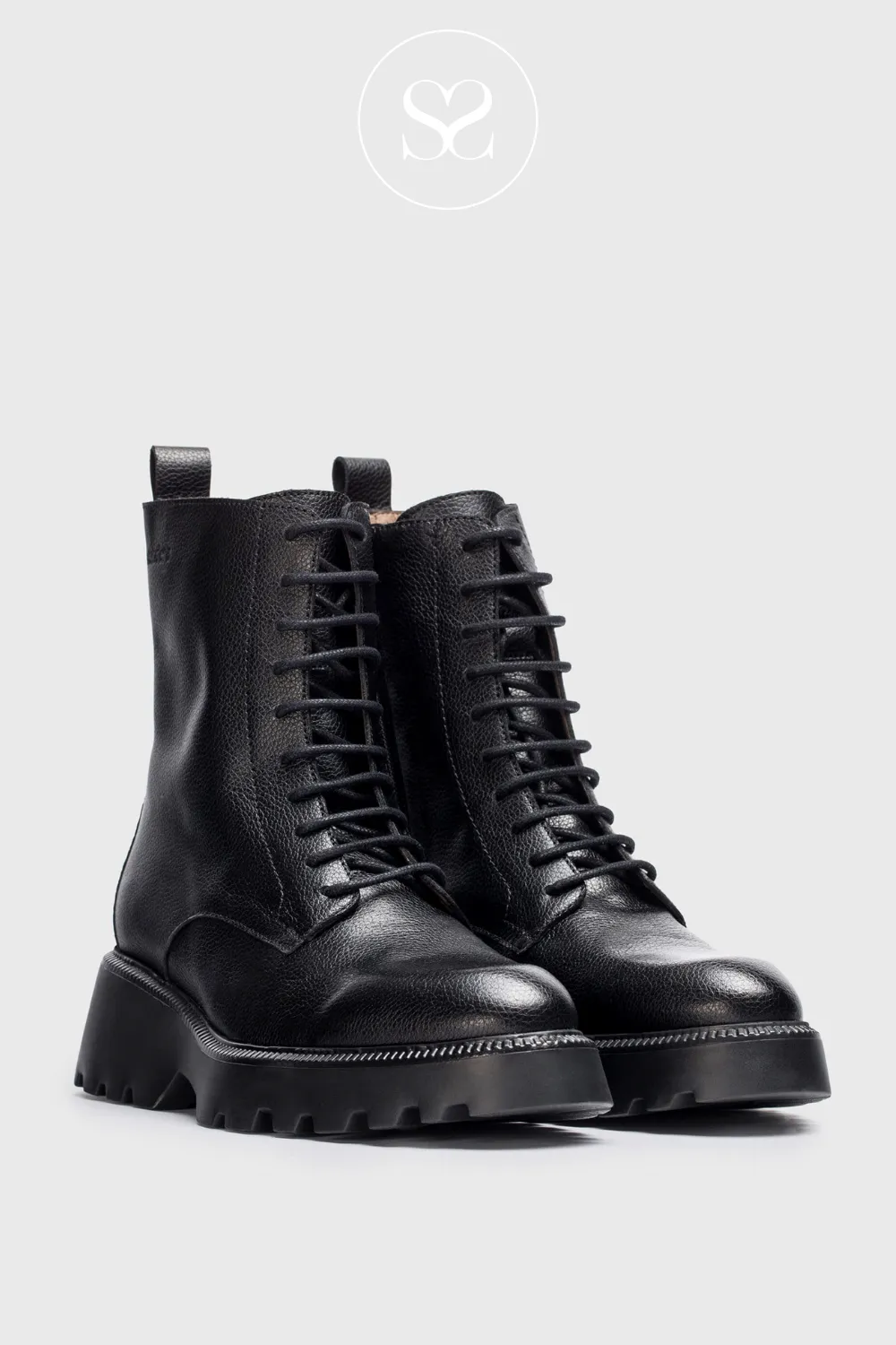 WONDERS C-7502 BLACK LEATHER MILITARY ANKLE BOOTS