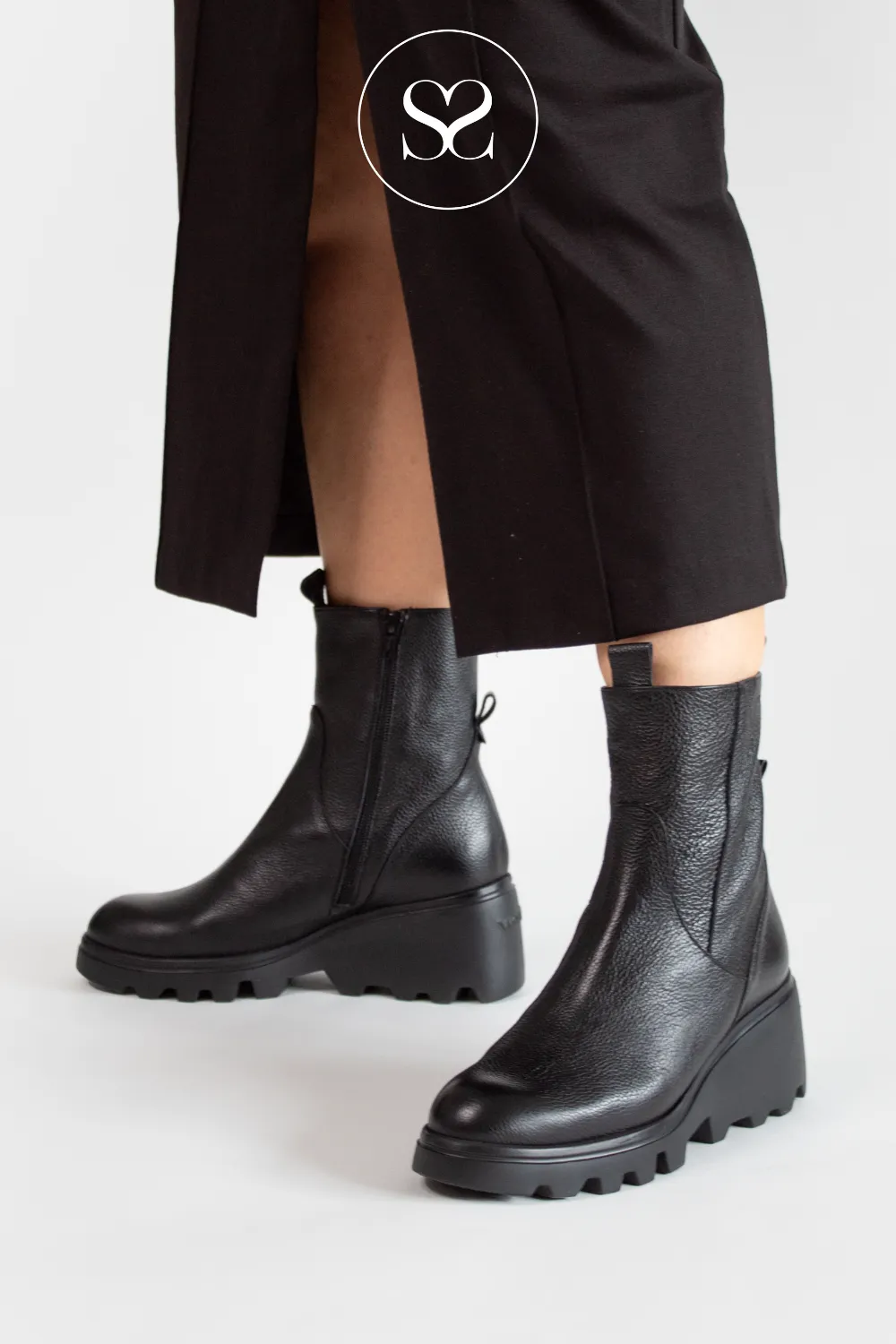 WONDERS G-7001 BLACK LEATHER WEDGE ANKLE BOOTS