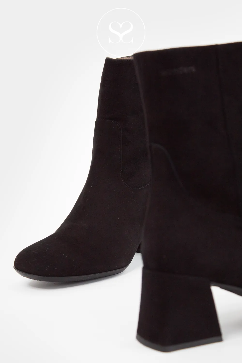 WONDERS H-6212 BLACK SUEDE BLOCK HEEL ANKLE BOOTS