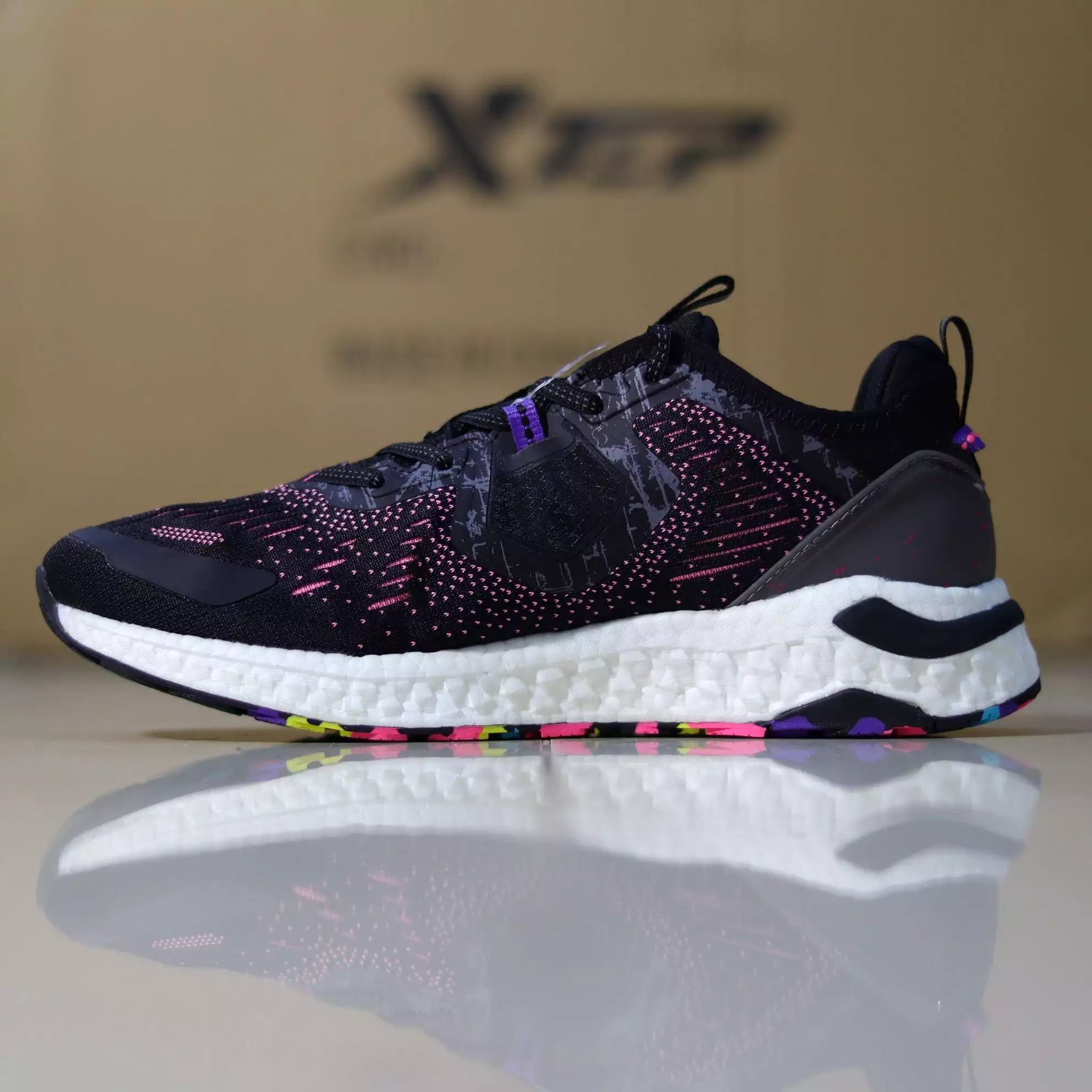 X39 - Women's Dynamic Foam Running Shoe by Xtep